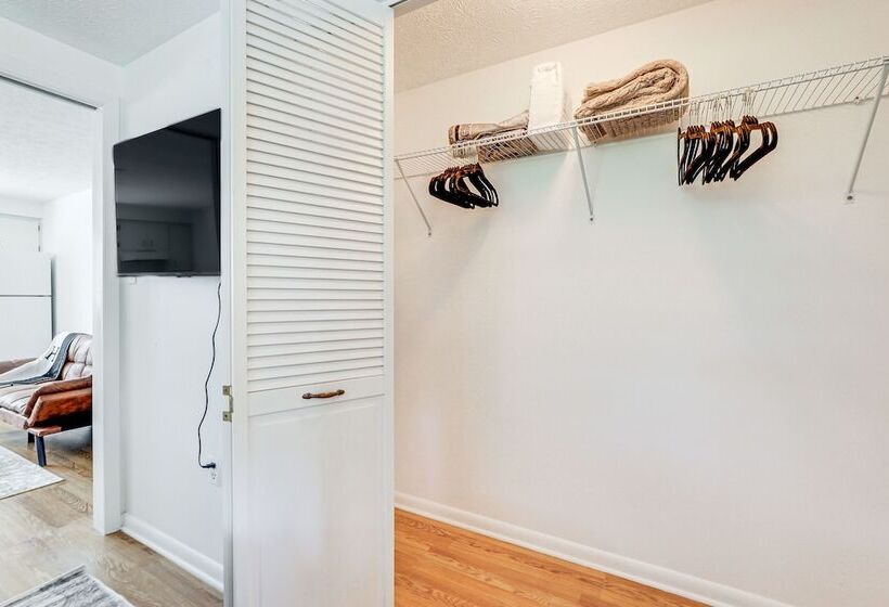 Inviting Sarasota Cottage: 5 Mi To Beach Access!