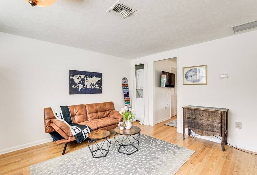 Inviting Sarasota Cottage: 5 Mi To Beach Access!