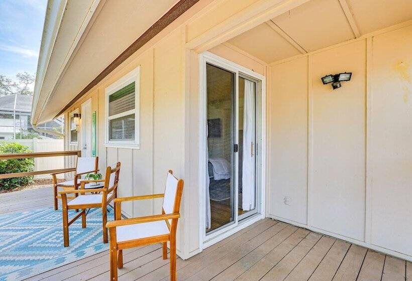 Inviting Sarasota Cottage: 5 Mi To Beach Access!
