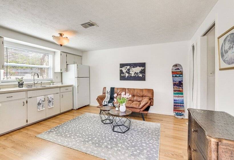 Inviting Sarasota Cottage: 5 Mi To Beach Access!