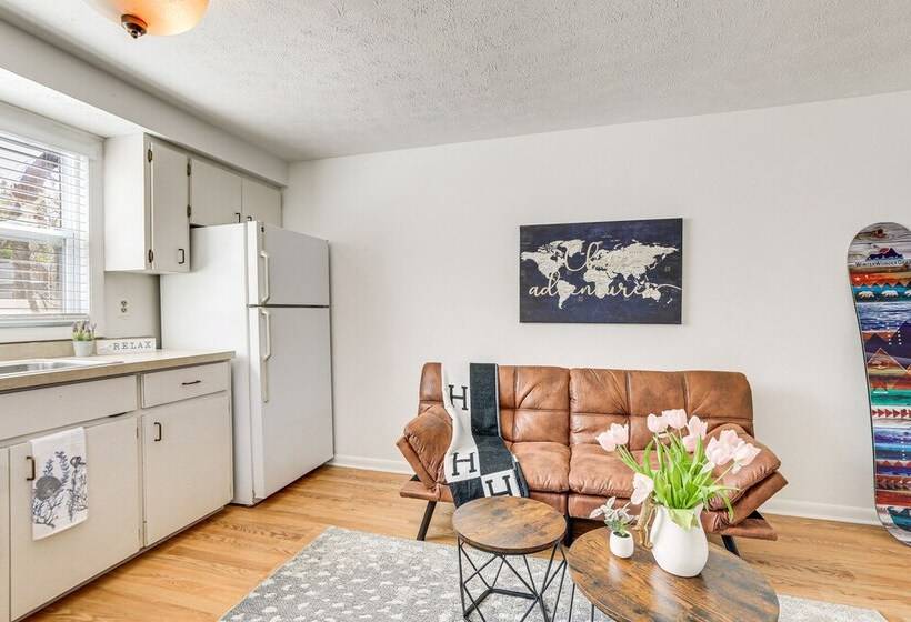 Inviting Sarasota Cottage: 5 Mi To Beach Access!