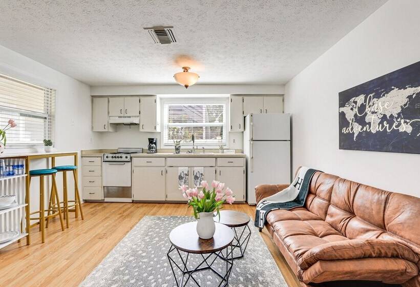 Inviting Sarasota Cottage: 5 Mi To Beach Access!