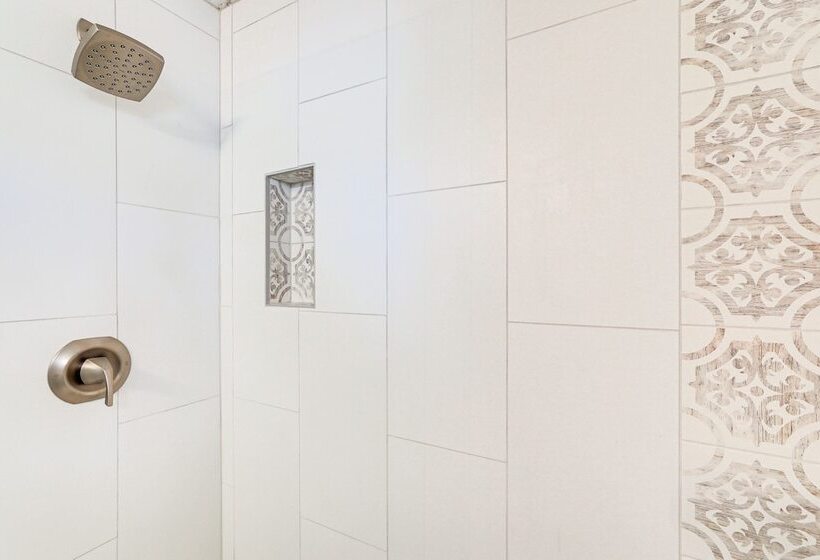 Inviting Sarasota Cottage: 5 Mi To Beach Access!