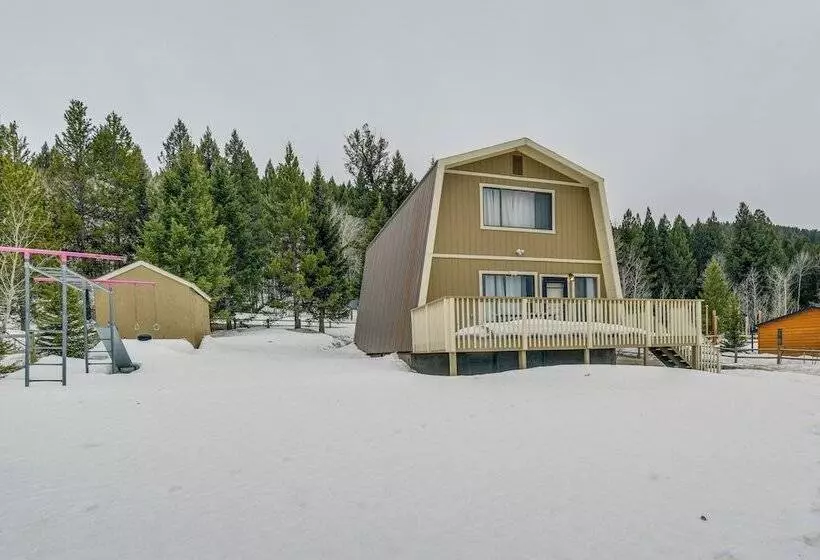 Island Park Cabin W/ Deck ~ 22 Mi To Yellowstone!