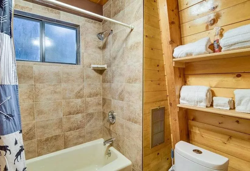 Island Park Cabin W/ Deck ~ 22 Mi To Yellowstone!