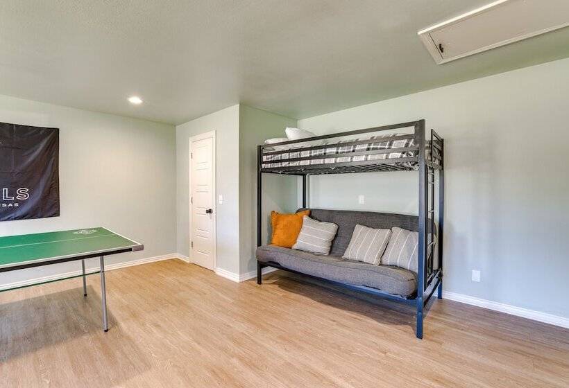 Lovely Bentonville Home W/ Grill: 1 Mi To Downtown