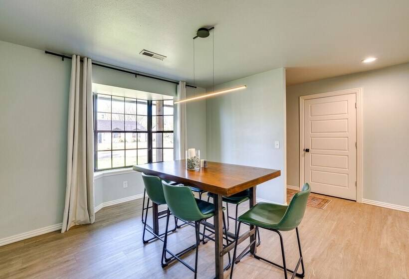 Lovely Bentonville Home W/ Grill: 1 Mi To Downtown