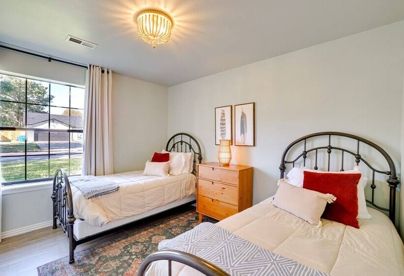 Lovely Bentonville Home W/ Grill: 1 Mi To Downtown