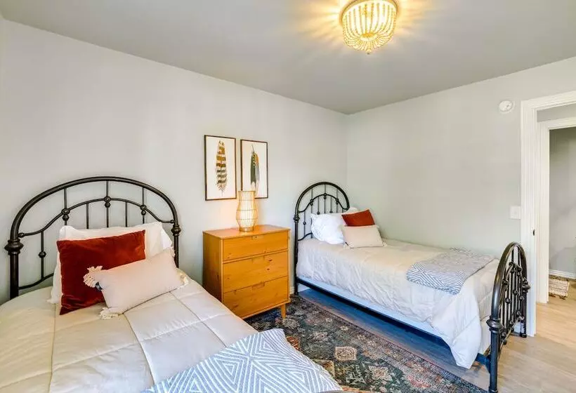 Lovely Bentonville Home W/ Grill: 1 Mi To Downtown