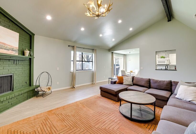 Lovely Bentonville Home W/ Grill: 1 Mi To Downtown