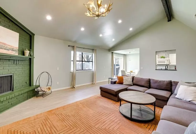 Lovely Bentonville Home W/ Grill: 1 Mi To Downtown