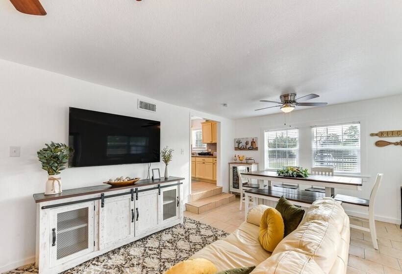 Lovely Home W/ Yard Near Dtwn Waco!