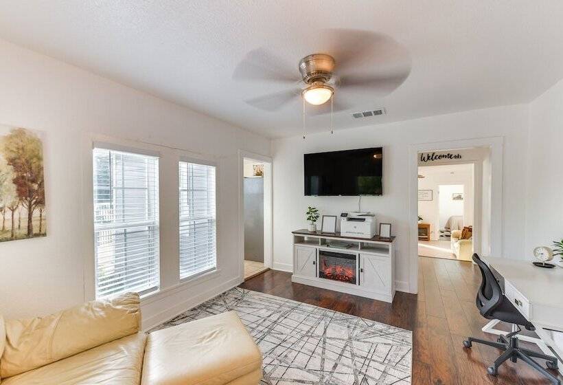 Lovely Home W/ Yard Near Dtwn Waco!