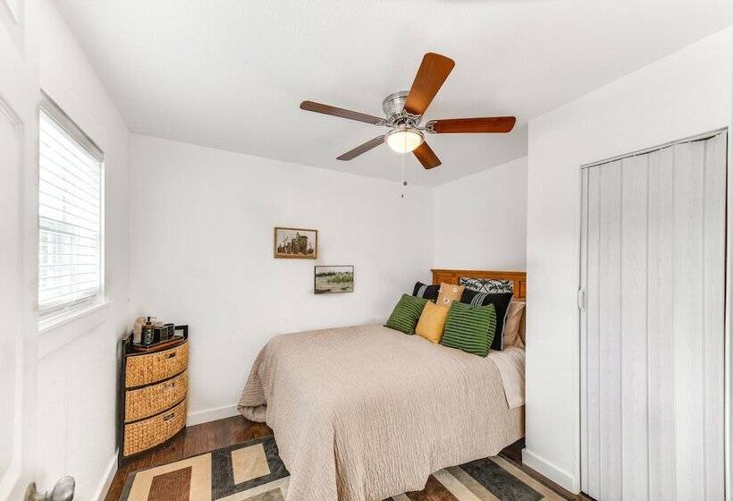 Lovely Home W/ Yard Near Dtwn Waco!