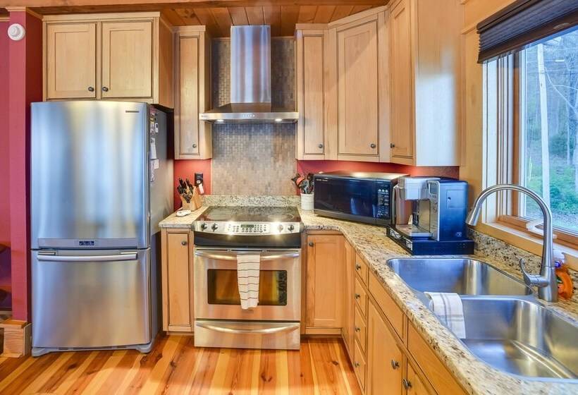 Luxurious Lakefront Paradise In Scottsboro W/ Dock