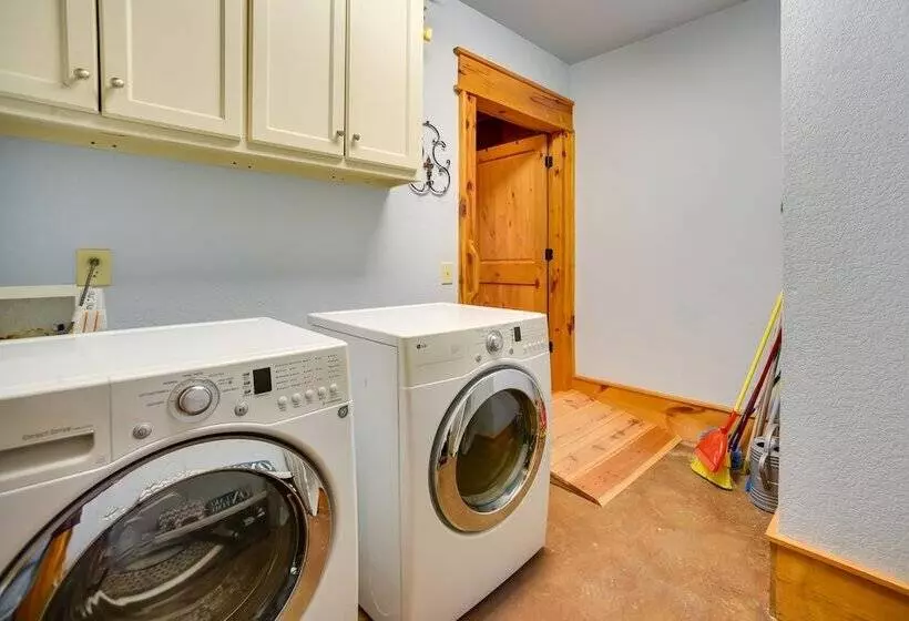 Luxurious Lakefront Paradise In Scottsboro W/ Dock