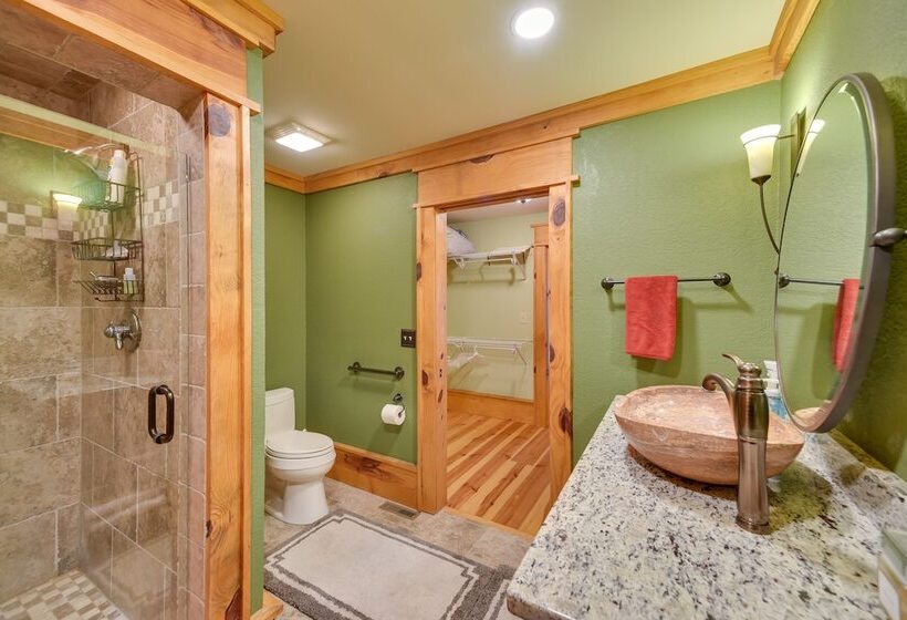 Luxurious Lakefront Paradise In Scottsboro W/ Dock