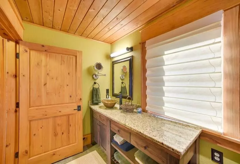 Luxurious Lakefront Paradise In Scottsboro W/ Dock