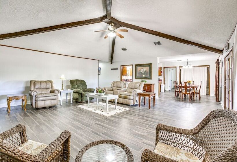 Peaceful Morgan City Home W/ Docks & Canal Access