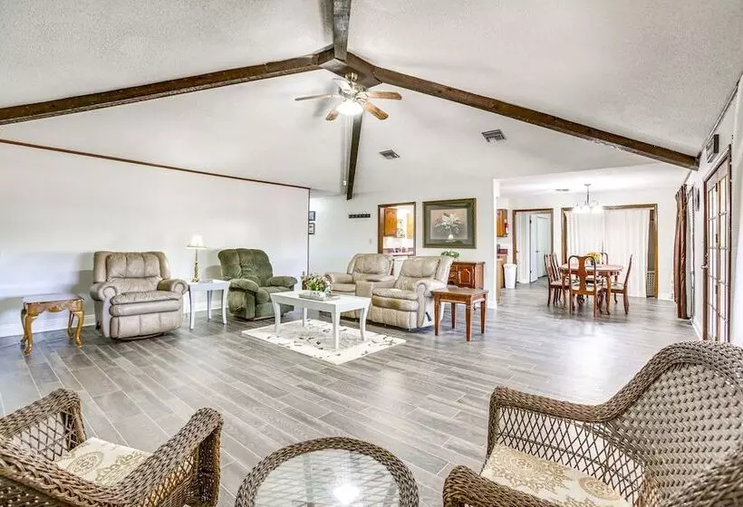 Peaceful Morgan City Home W/ Docks & Canal Access