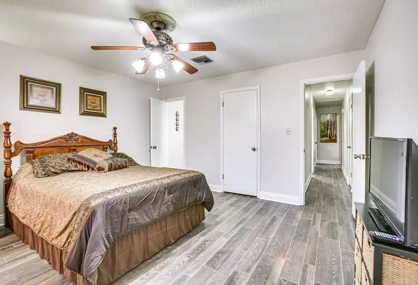 Peaceful Morgan City Home W/ Docks & Canal Access