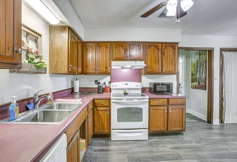 Peaceful Morgan City Home W/ Docks & Canal Access