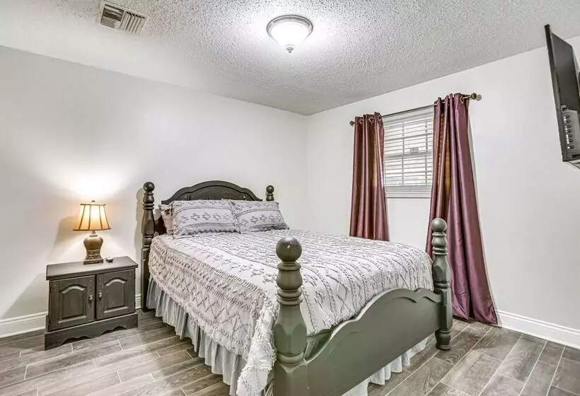 Peaceful Morgan City Home W/ Docks & Canal Access