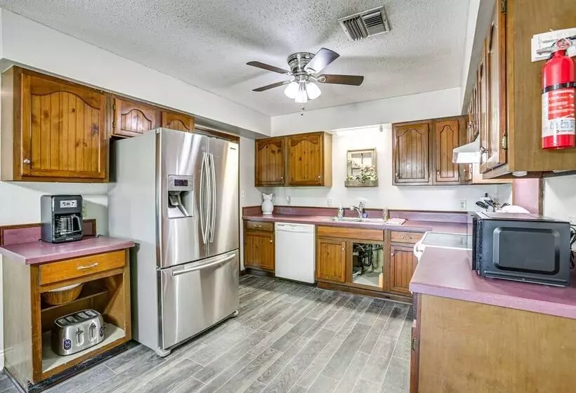 Peaceful Morgan City Home W/ Docks & Canal Access