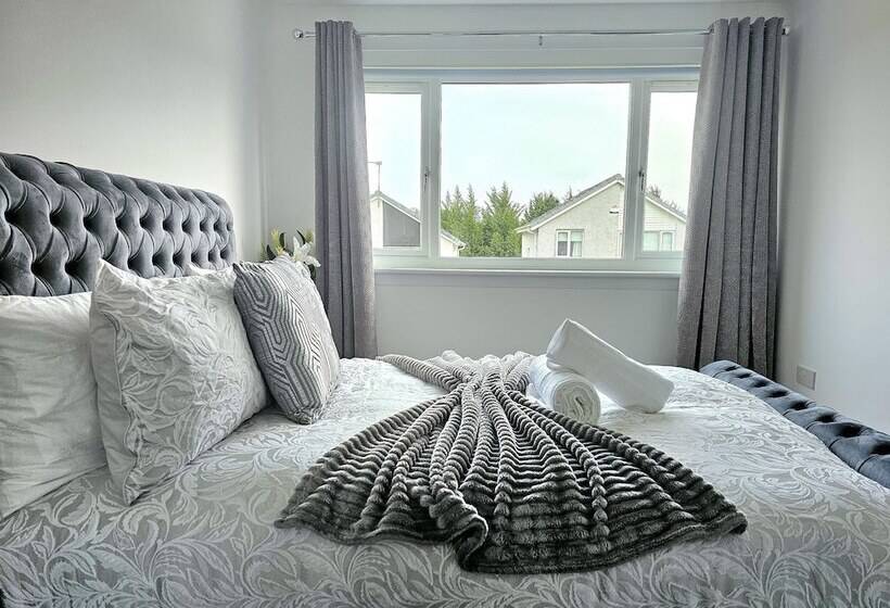 פנסיון Family Home With Free Parking