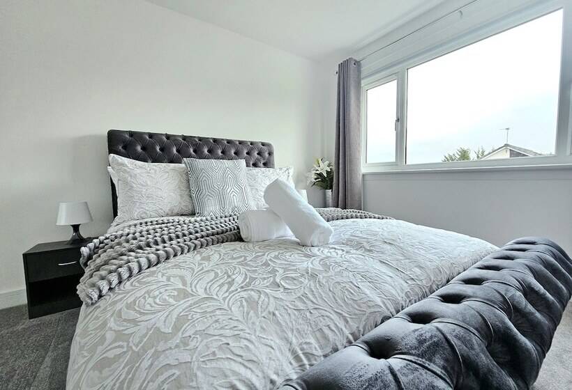 פנסיון Family Home With Free Parking