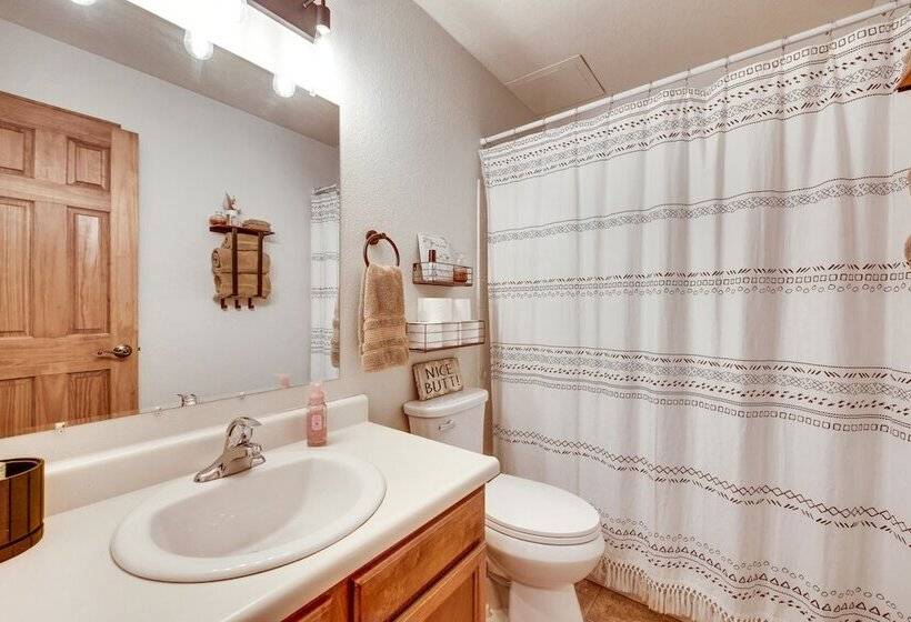 Pet Friendly Colorado Springs Home W/ Mtn Views!