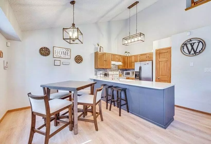 Pet Friendly Colorado Springs Home W/ Mtn Views!