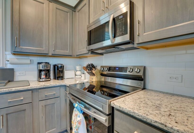 Port Charlotte Home: Heated Pool, Screened Lanai!