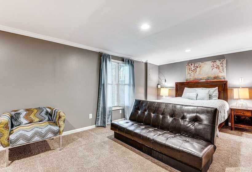 Powder Springs Home W/ Game Room & Community Pool!