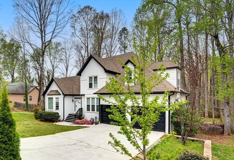 Powder Springs Home W/ Game Room & Community Pool!
