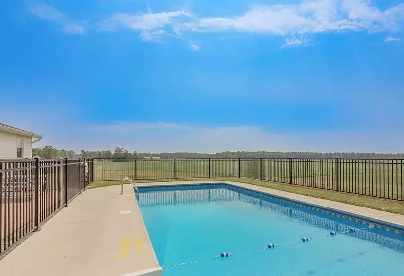 Quiet Greenwich Home W/ Pool + Screened Porch!