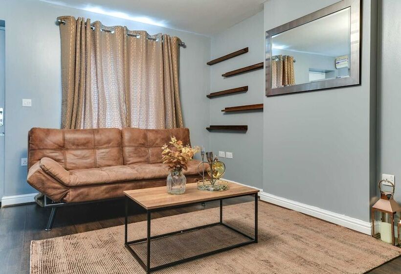 Residência Charming 2 Bed House In Middleton Manchester