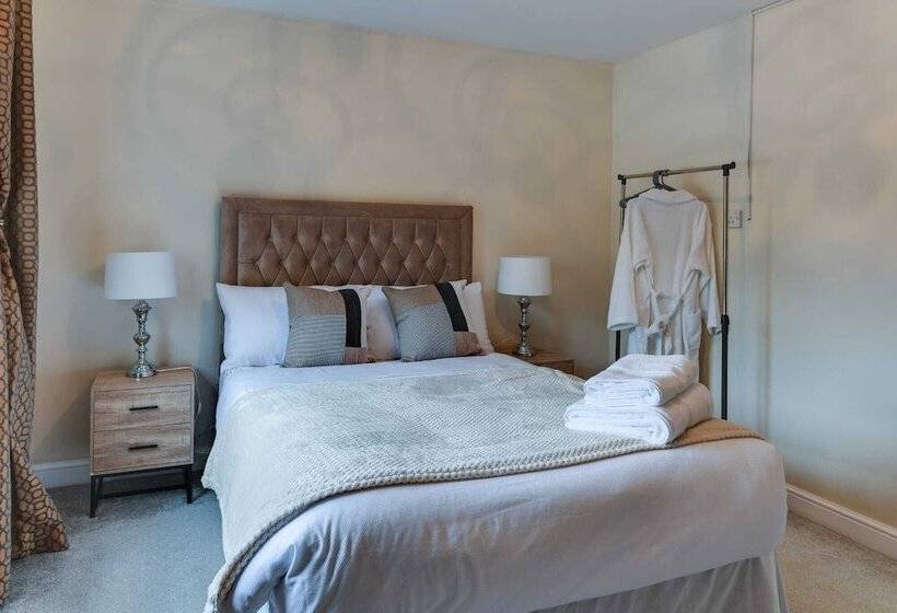 Residência Charming 2 Bed House In Middleton Manchester