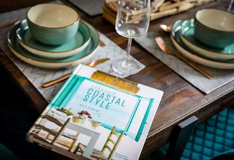 Residenssi Immaculate 3 Bed House In Newcastle