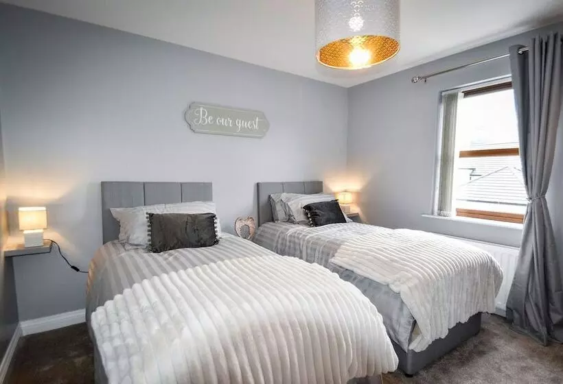 Residenssi Immaculate 3 Bed House In Newcastle