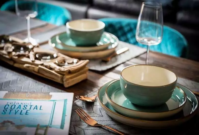 Residenssi Immaculate 3 Bed House In Newcastle