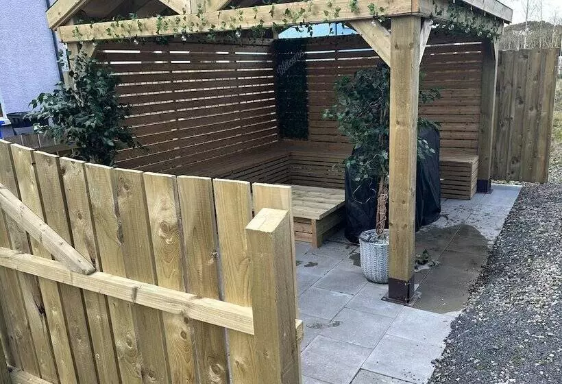 Residenssi Immaculate 3 Bed House In Newcastle