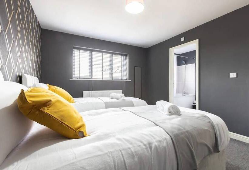 레지던스 Large 5 Bed House In Leeds/ Fits 10/free Parking/