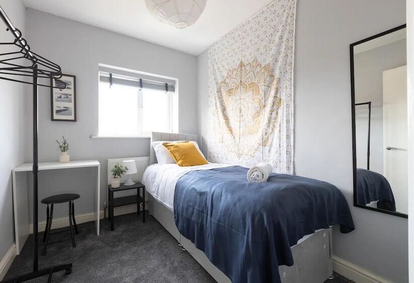 레지던스 Large 5 Bed House In Leeds/ Fits 10/free Parking/