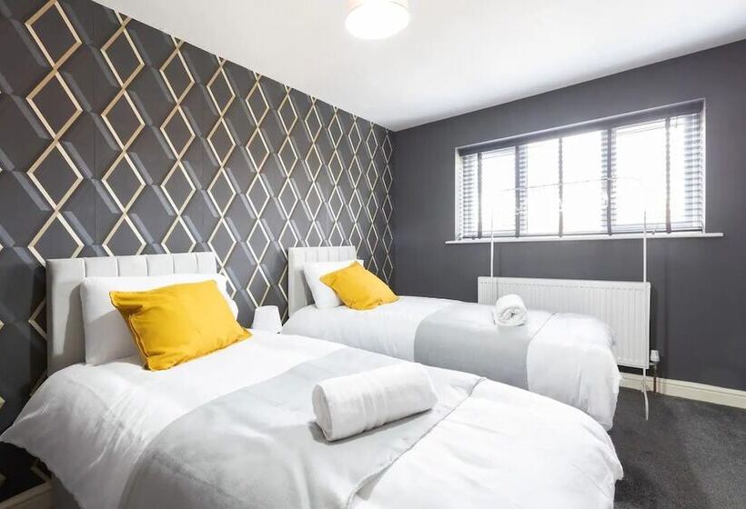 레지던스 Large 5 Bed House In Leeds/ Fits 10/free Parking/