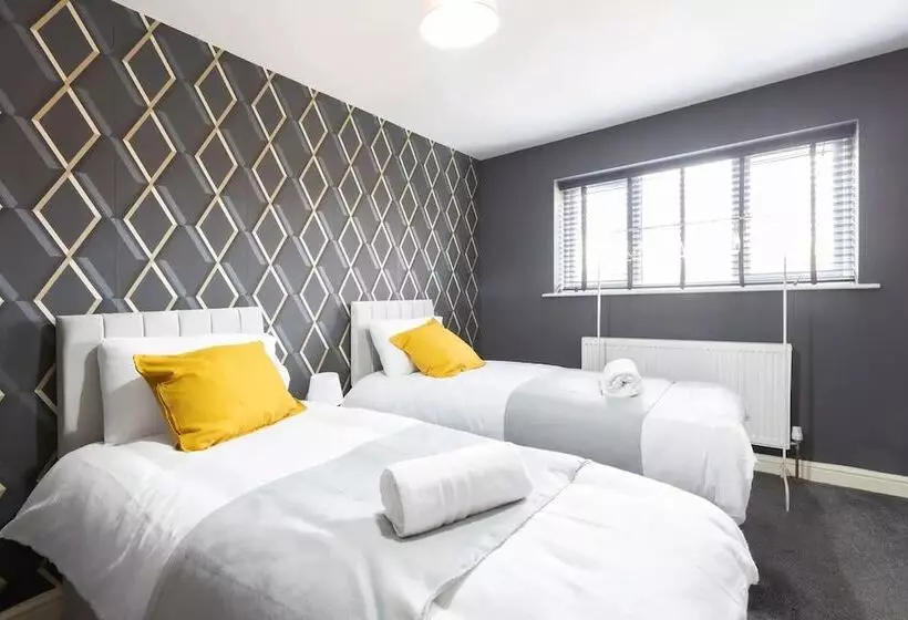 Residenssi Large 5 Bed House In Leeds/ Fits 10/free Parking/