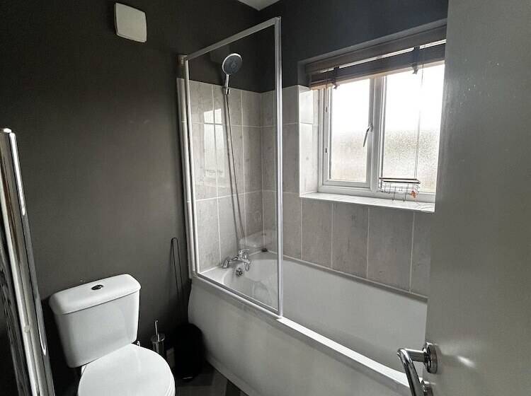 레지던스 Large 5 Bed House In Leeds/ Fits 10/free Parking/