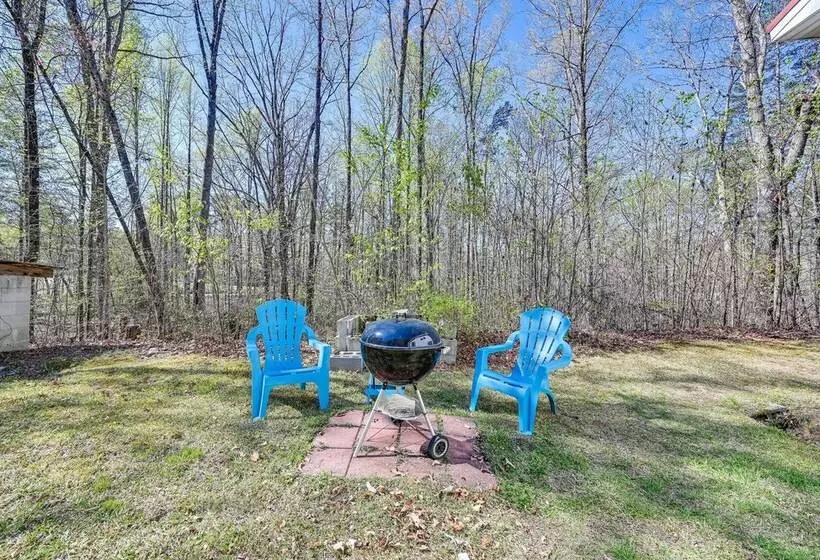 Serene Home Between Lake Jocassee & Lake Keowee!
