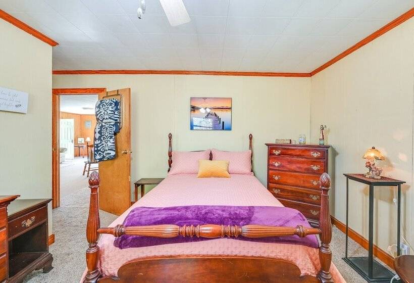 Serene Home Between Lake Jocassee & Lake Keowee!