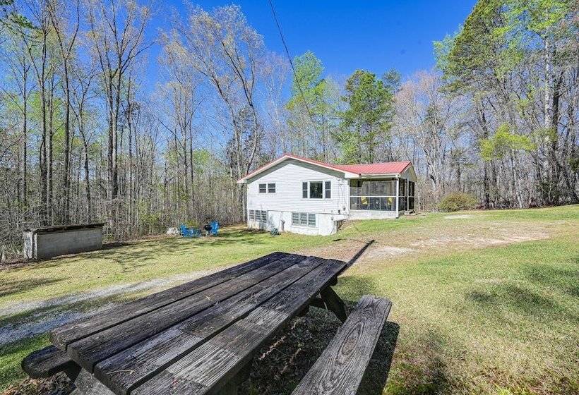 Serene Home Between Lake Jocassee & Lake Keowee!